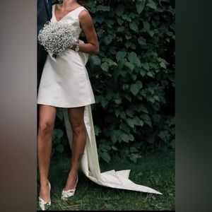 Short ivory V-neck dress with V-back and large long detachable bow and gloves